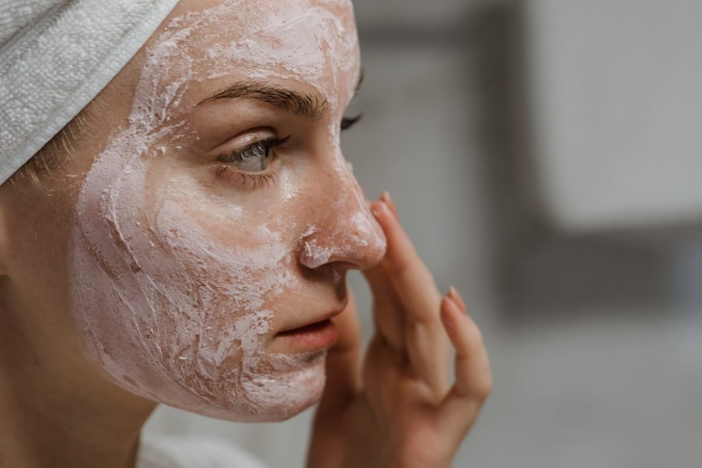 managing oily skin under makeup